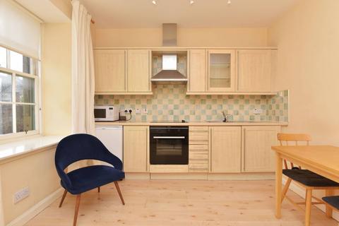 91/8 Constitution Street, Edinburgh, EH6 7AE