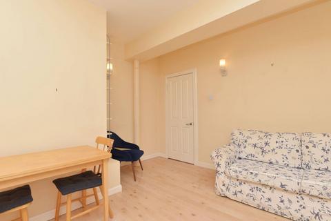 91/8 Constitution Street, Edinburgh, EH6 7AE
