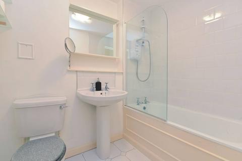 91/8 Constitution Street, Edinburgh, EH6 7AE