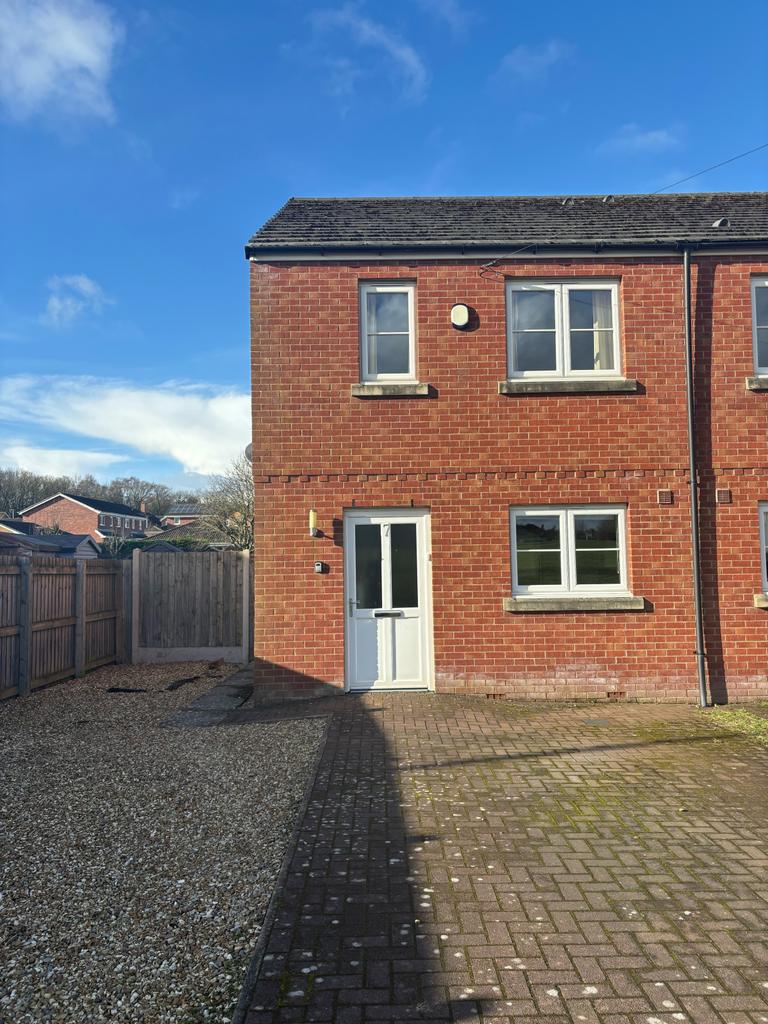 3 Bedroom Semi Detached house to Rent in sought a