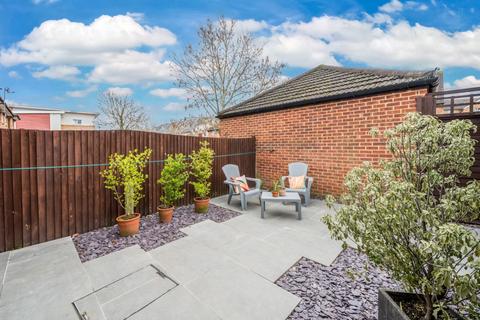 111 Vellum Drive, Carshalton, SM5 2TX