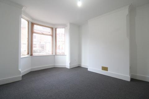 3 bedroom terraced house to rent, Co-Operative Avenue,