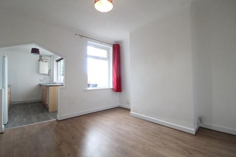 3 bedroom terraced house to rent, Co-Operative Avenue,