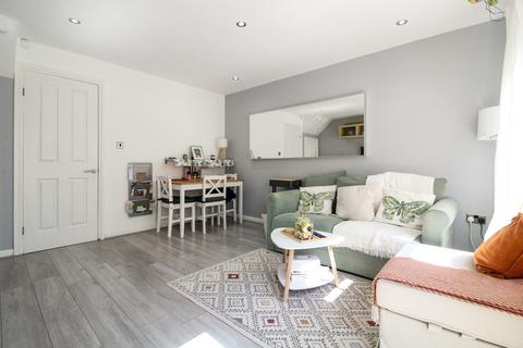 10 Swallow Close, Nottingham, NG6 0NF