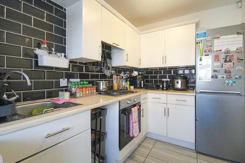 10 Swallow Close, Nottingham, NG6 0NF