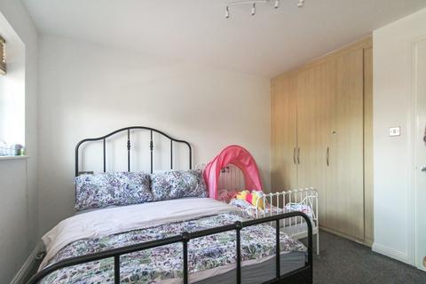 10 Swallow Close, Nottingham, NG6 0NF