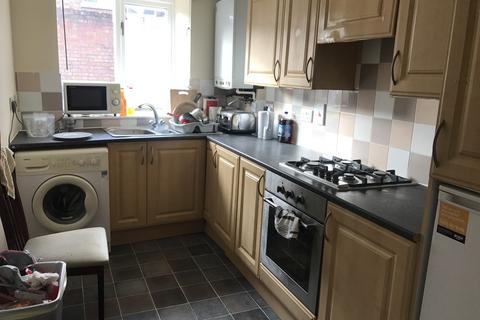 3 bedroom flat to rent, Tennyson Street, The Arboretum