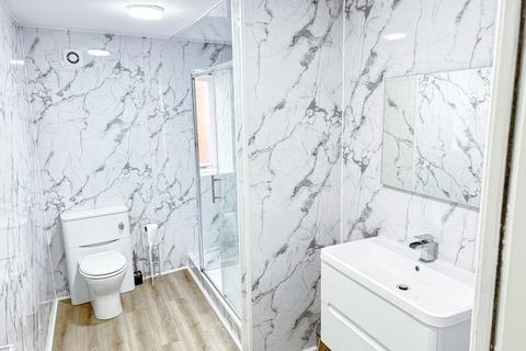 3 bedroom flat to rent, Tennyson Street, The Arboretum