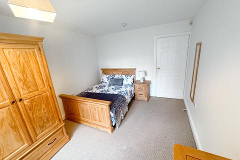 3 bedroom flat to rent, Tennyson Street, The Arboretum