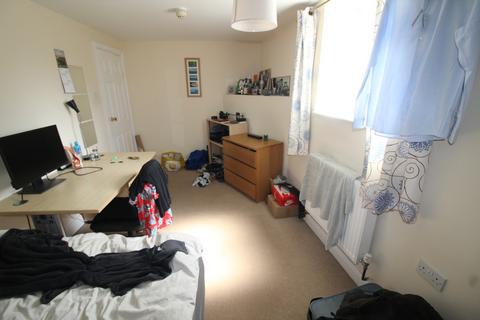 3 bedroom apartment to rent, Tennyson Street, The Arboretum