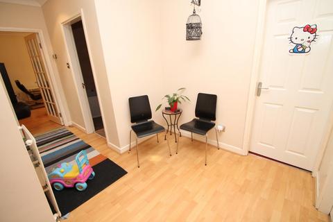 2 bedroom flat to rent, Woodbourne Road, Sale, M33