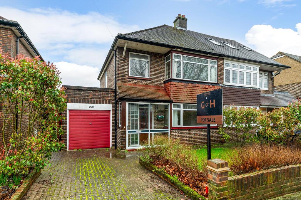 Pickhurst Lane, West Wickham BR4 3 bed semidetached house for sale £