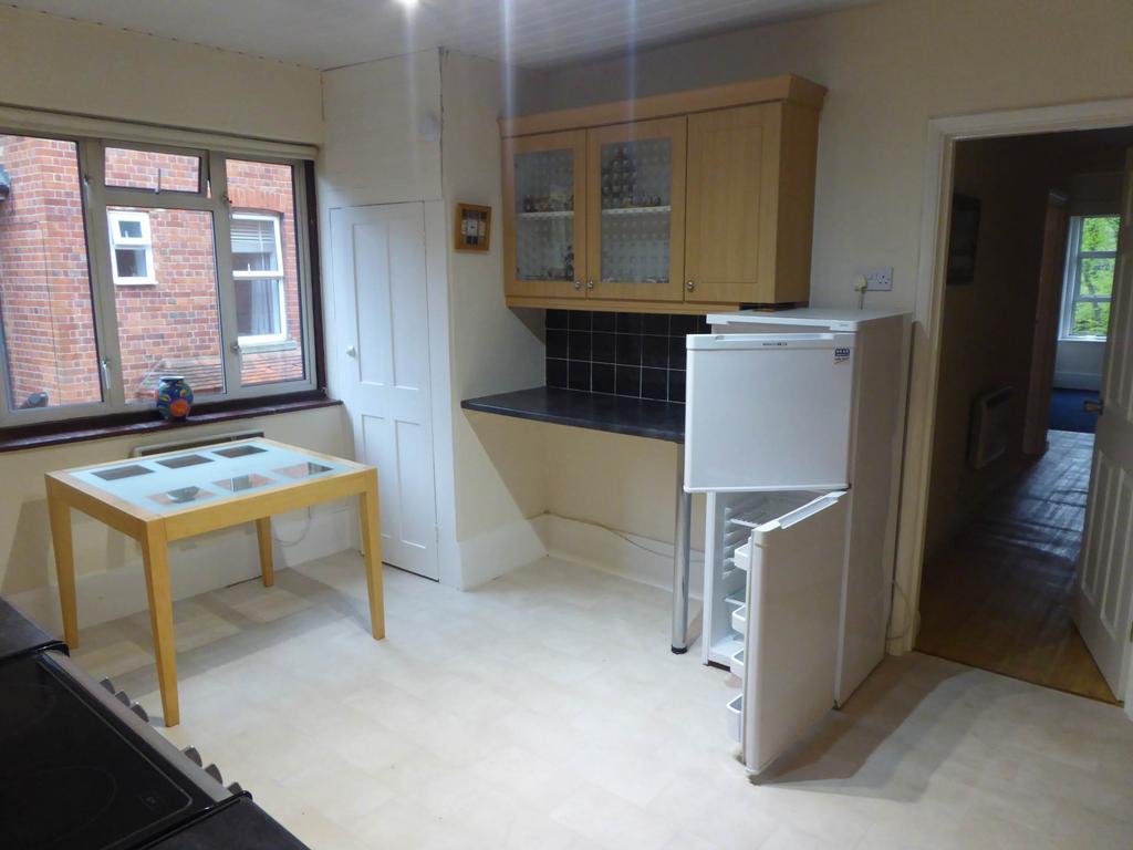 Woodcote Road, Caversham Heights 2 bed flat to rent £1,250 pcm (£288 pw)