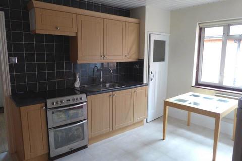 2 bedroom flat to rent, Woodcote Road, Caversham Heights