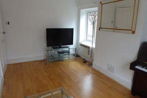 2 bedroom flat to rent, Woodcote Road, Caversham Heights