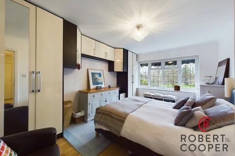 46 The Glen, Northwood, HA6 2UR