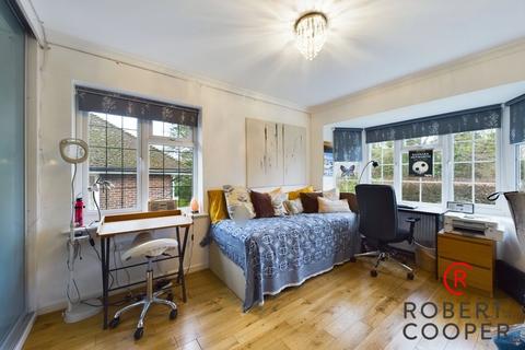 46 The Glen, Northwood, HA6 2UR