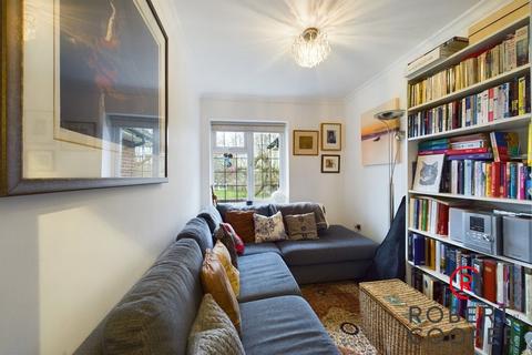 46 The Glen, Northwood, HA6 2UR