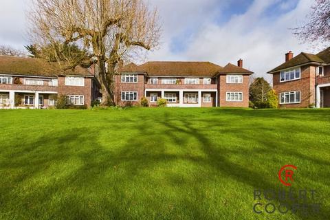 46 The Glen, Northwood, HA6 2UR