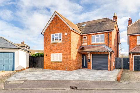 5 bedroom detached house for sale, The Embankment, Ickleford, Hitchin, Hertfordshire, SG5