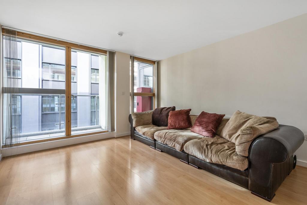 1518 Featherstone Street, London EC1Y 1 bed apartment £2,396 pcm (£