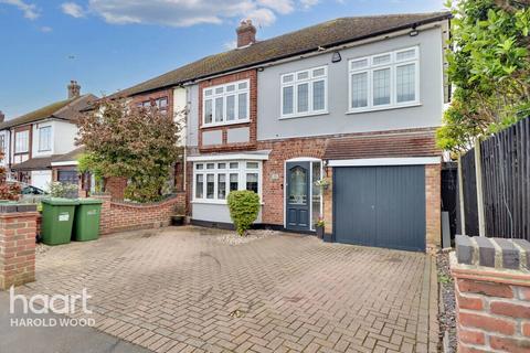53 The Ridgeway, Harold Wood, Romford, RM3 0DS