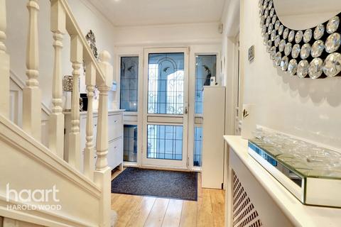 53 The Ridgeway, Harold Wood, Romford, RM3 0DS