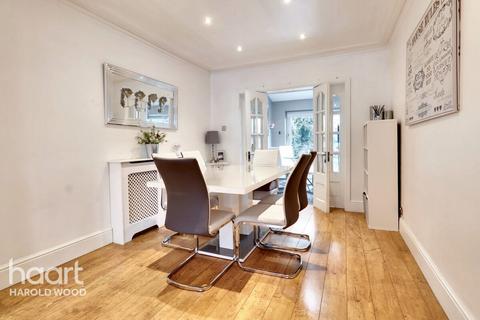 53 The Ridgeway, Harold Wood, Romford, RM3 0DS