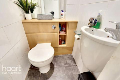 53 The Ridgeway, Harold Wood, Romford, RM3 0DS