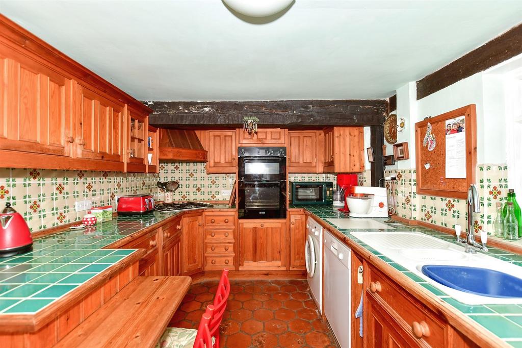 Headcorn Road, Grafty Green, Maidstone, Kent 5 bed semidetached house for sale £500,000