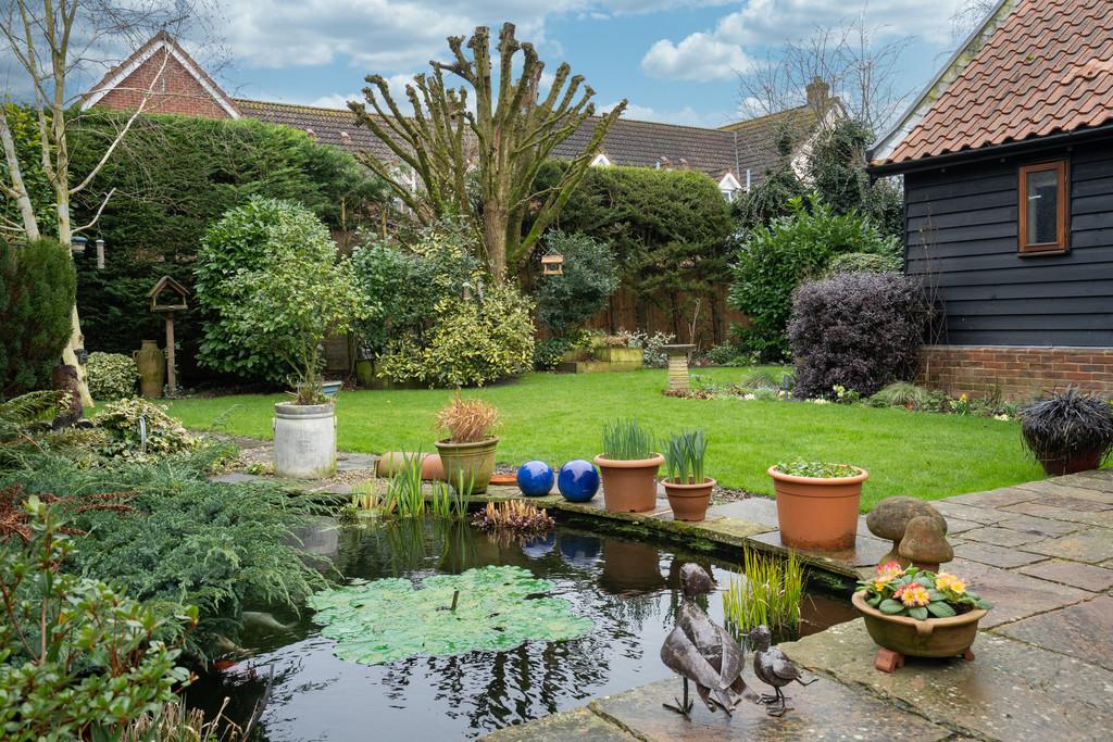 Skinners Lane, Suffolk IP20 3 bed detached bungalow for sale £550,000