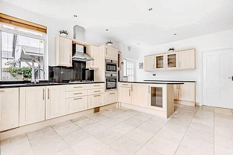 House in Bromley - More