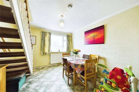 3 bedroom semi-detached house for sale - Swains Close, Tadley, Hampshire, RG26