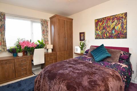 2 bedroom apartment for sale, Queen's Close, Harrogate