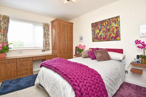 2 bedroom apartment for sale, Queen's Close, Lancaster Road, Harrogate