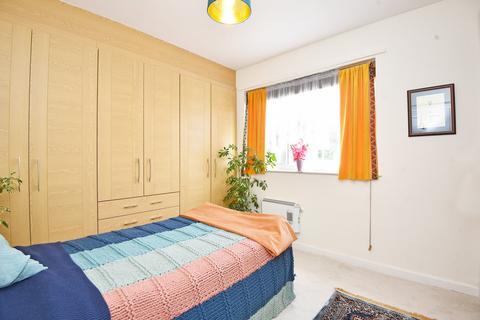 2 bedroom apartment for sale, Queen's Close, Lancaster Road, Harrogate