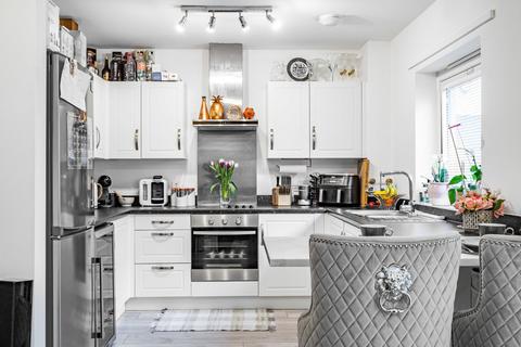 82 Ferndale Crescent, Carshalton, SM5 2FN