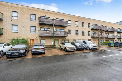 82 Ferndale Crescent, Carshalton, SM5 2FN