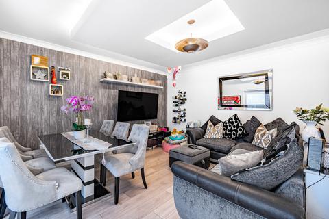 82 Ferndale Crescent, Carshalton, SM5 2FN