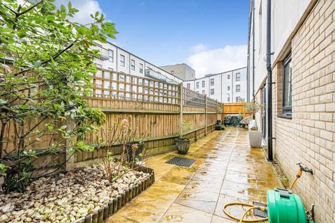 82 Ferndale Crescent, Carshalton, SM5 2FN