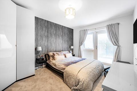 82 Ferndale Crescent, Carshalton, SM5 2FN