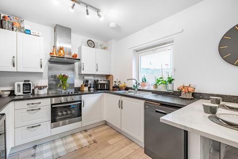 82 Ferndale Crescent, Carshalton, SM5 2FN
