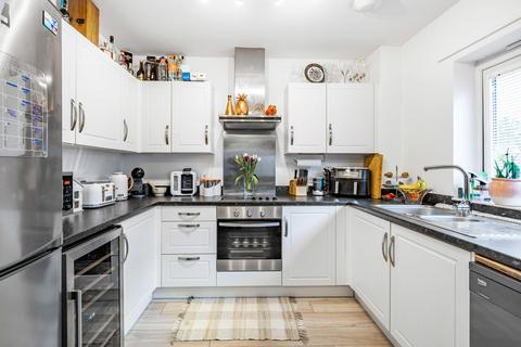 82 Ferndale Crescent, Carshalton, SM5 2FN