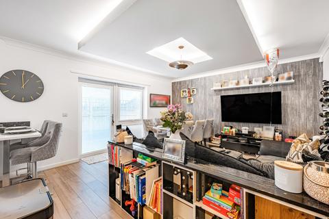 82 Ferndale Crescent, Carshalton, SM5 2FN