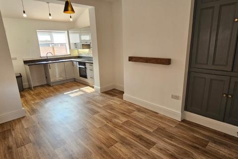 3 bedroom semi-detached house to rent, Sheffield Road, Barnsley