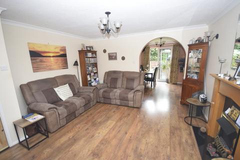 4 bedroom detached house for sale, Walnut Drive, Whitchurch