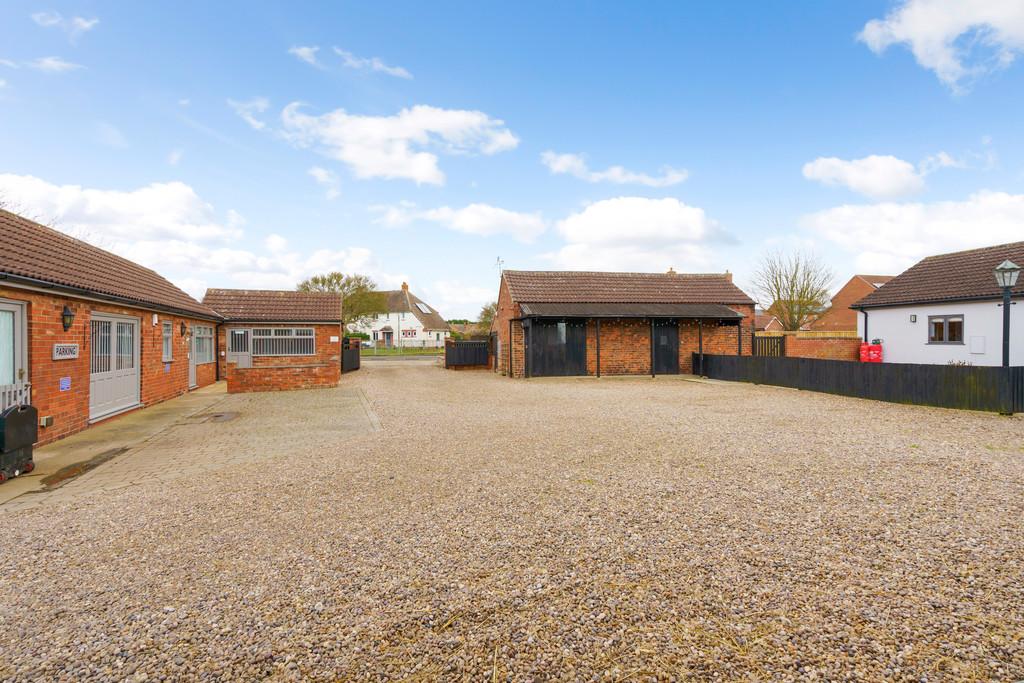 Main Road, Grainthorpe, Louth 3 bed equestrian property for sale £575,000