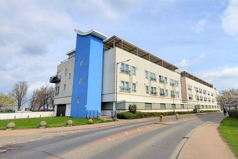 2 bedroom penthouse for sale - Canal Road, Gravesend DA12