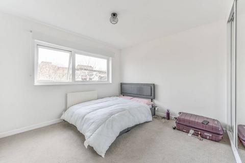 2 bedroom flat for sale, Garrick Close, St John's Hill, London, SW18
