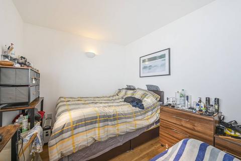 2 bedroom flat for sale, Sky Studios, Royal Docks, London, E16